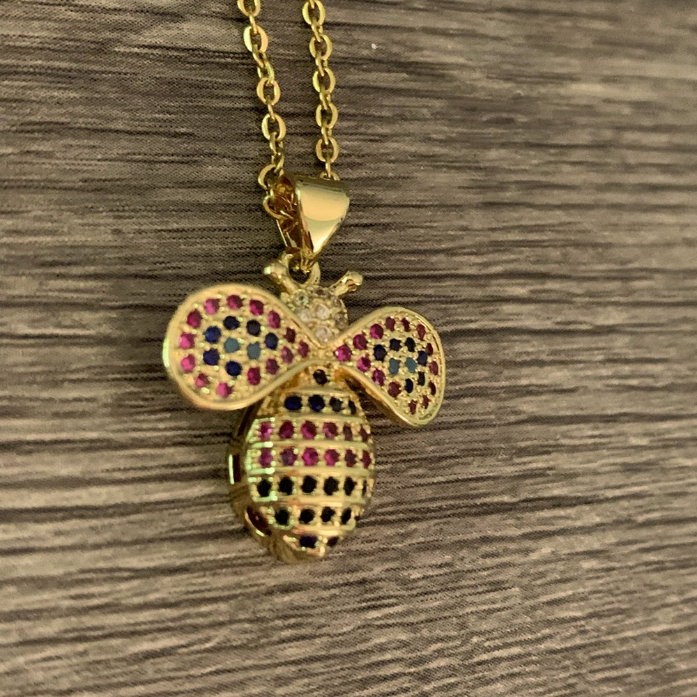 Bee necklace - Picture 2 of 5